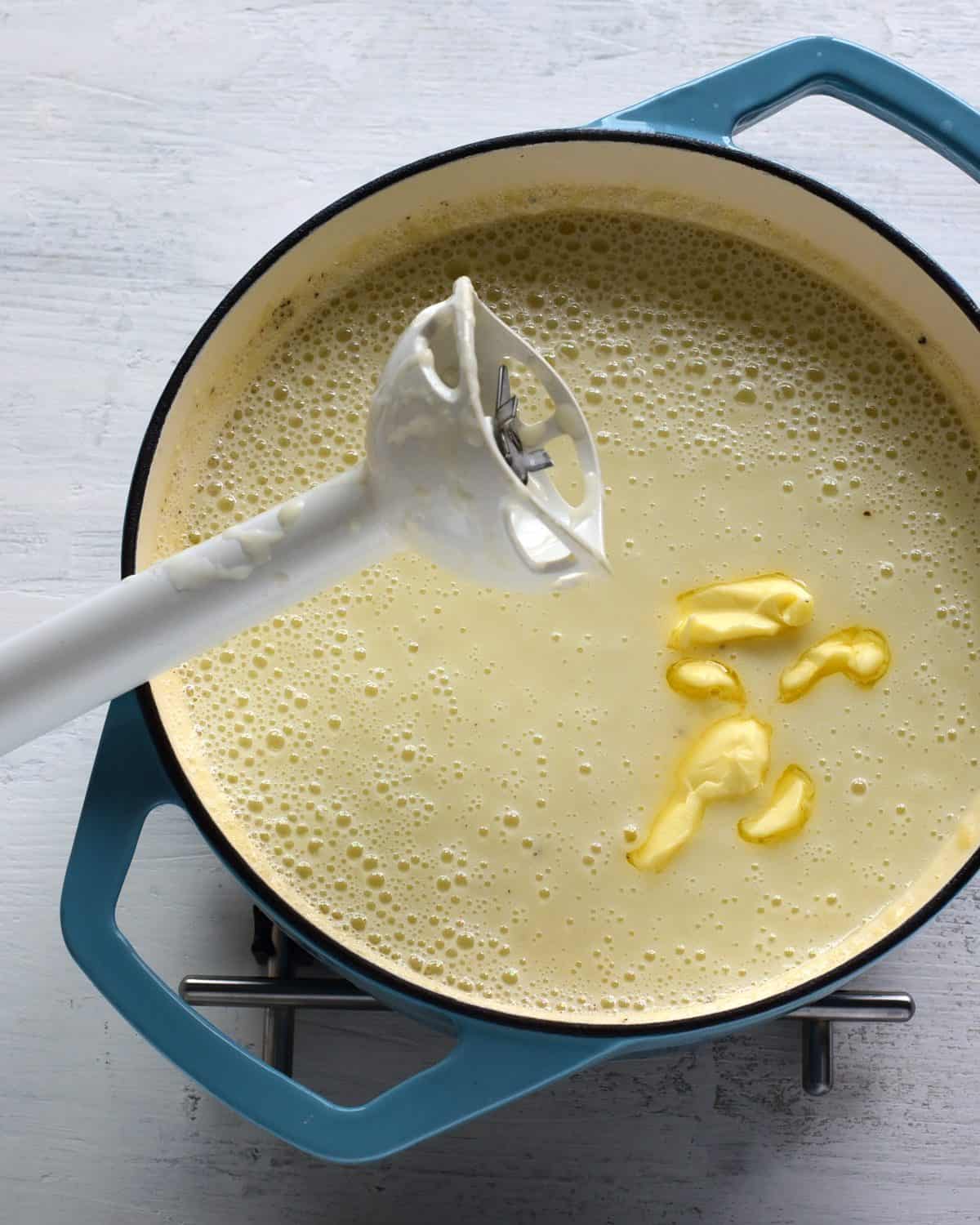 blending cauliflower soup