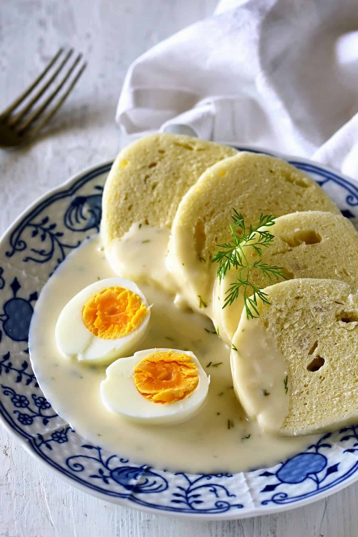 koprová omáčka with egg
