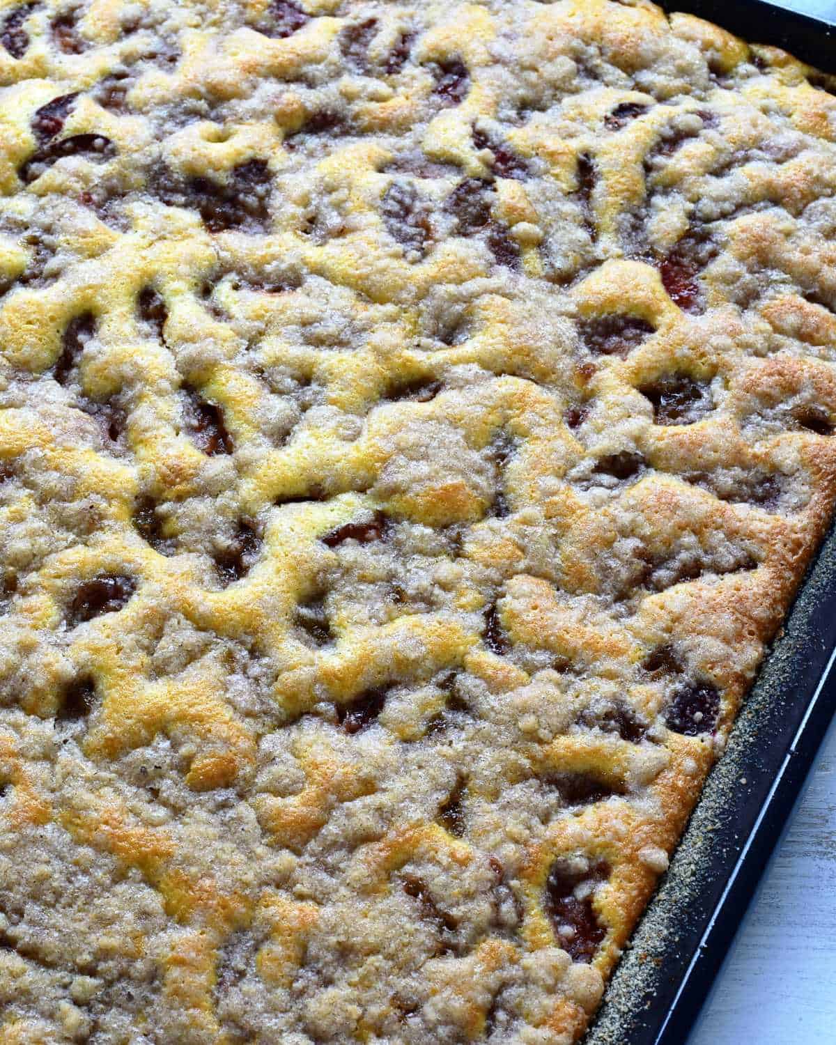 Streusel cake baked