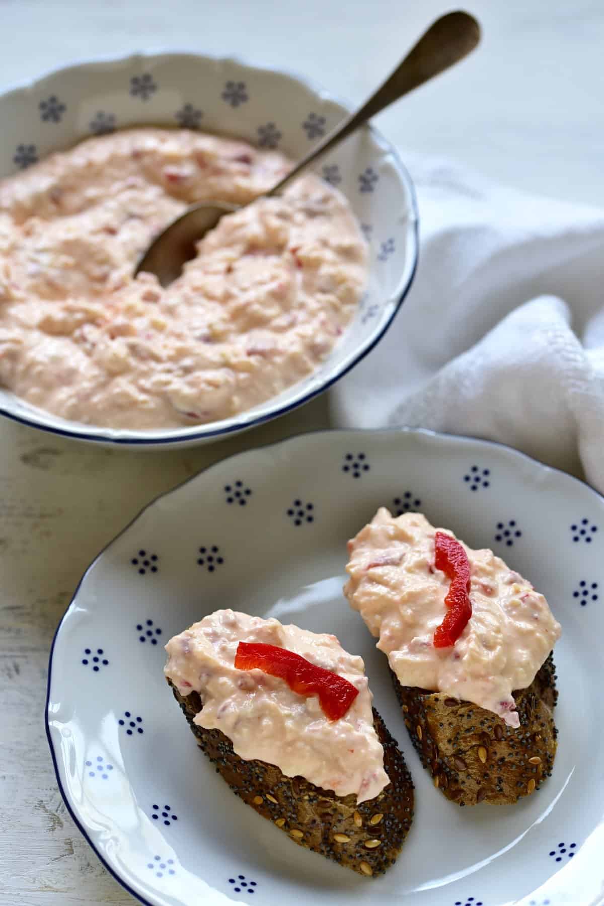 red pepper cream cheese spread, czech budapešťská pomazánka