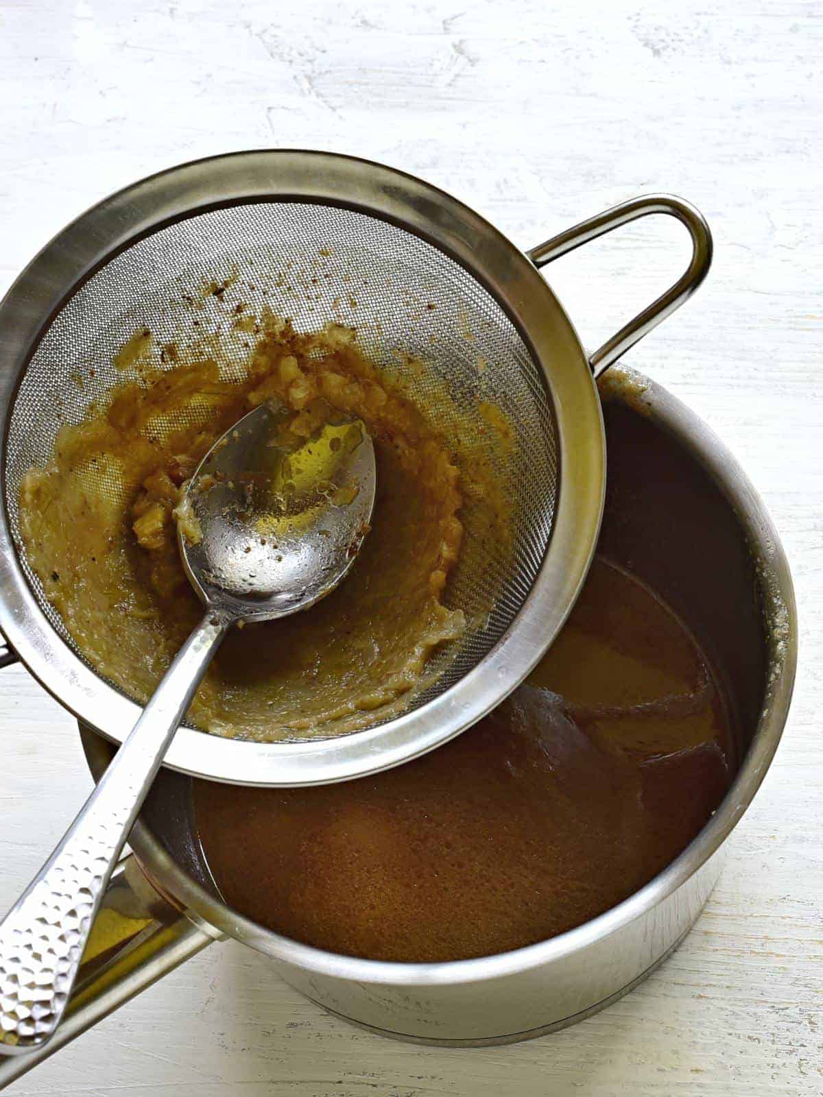 making gravy for beef slices