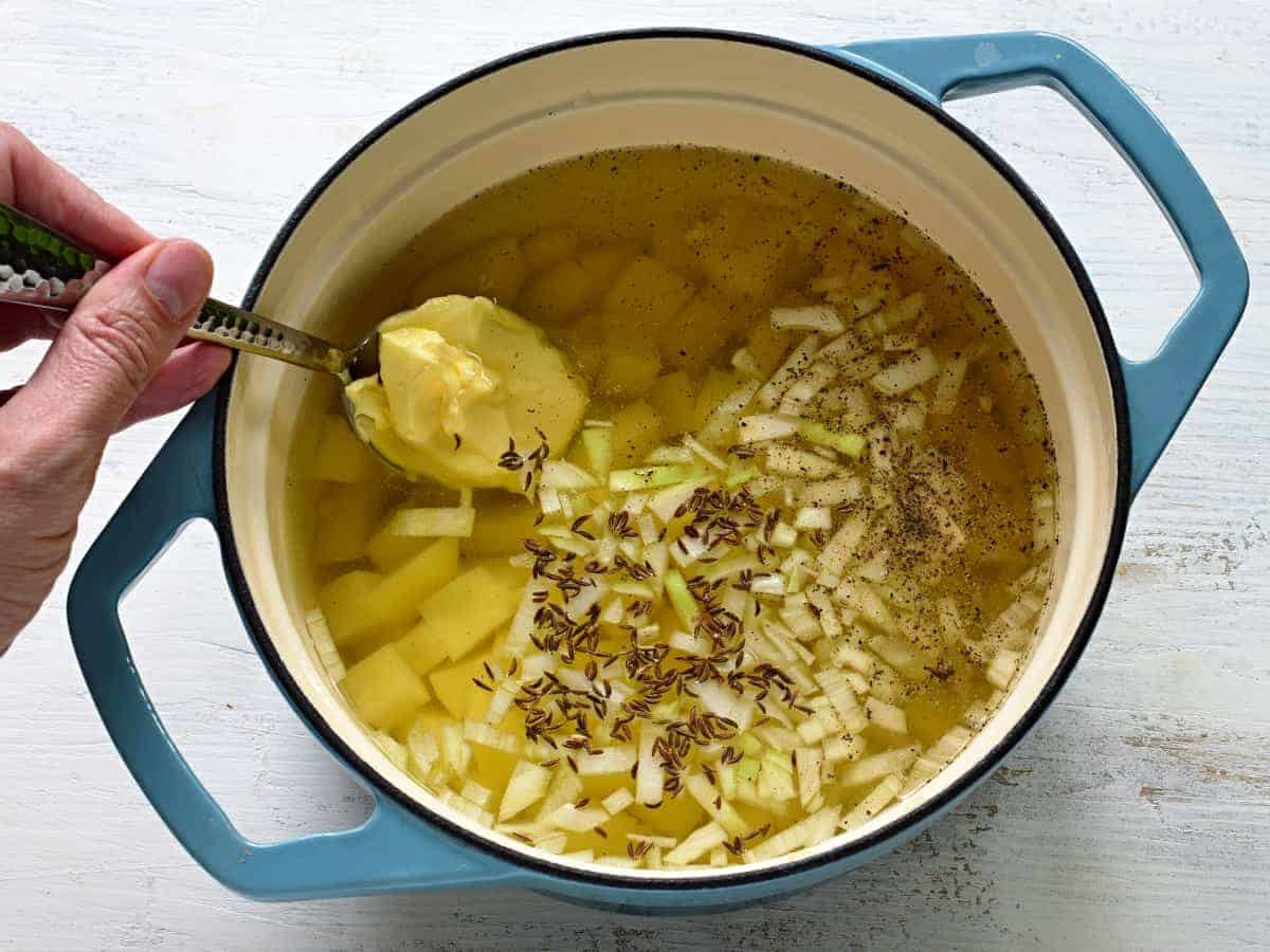 Making potato sauce.