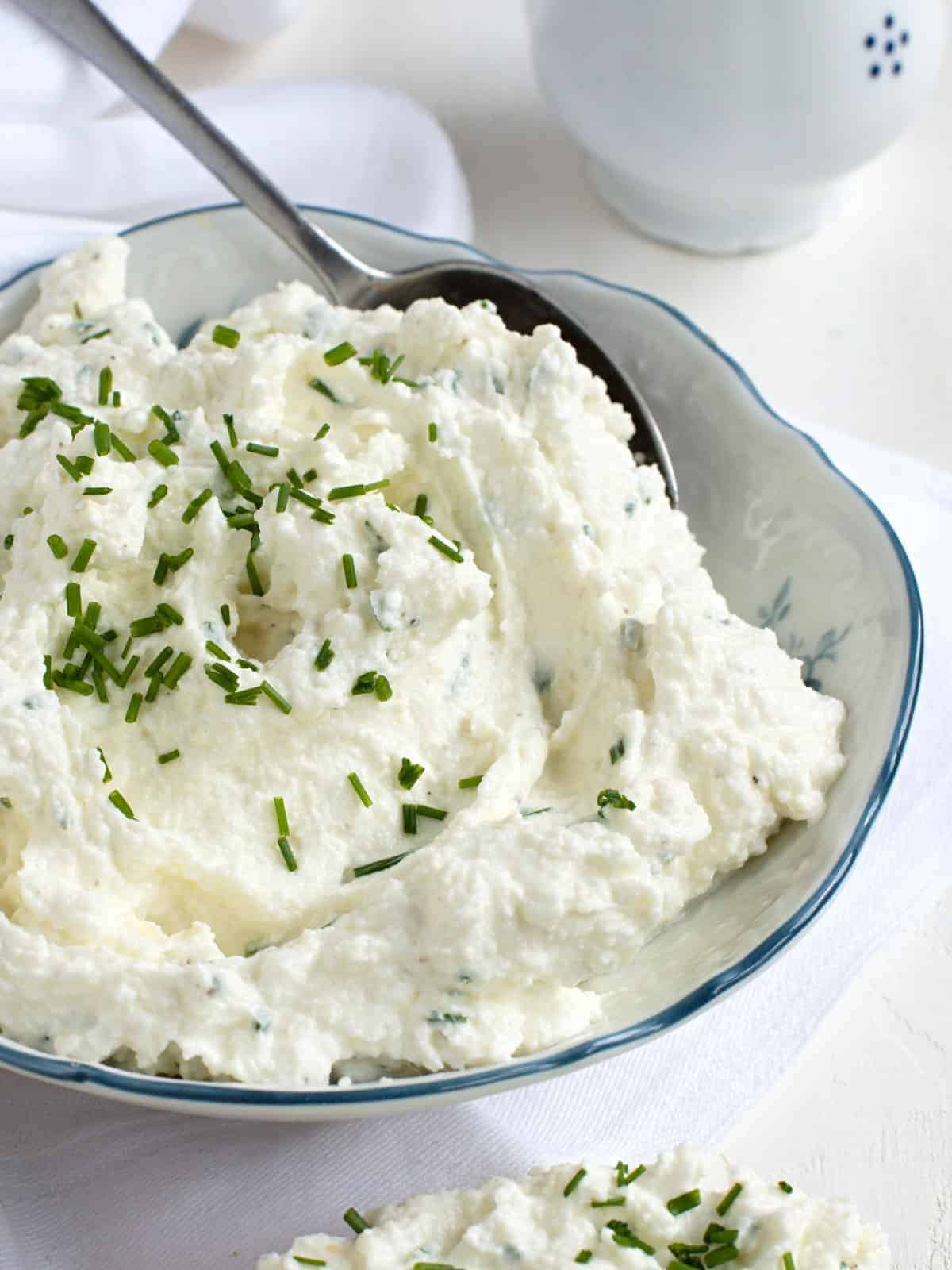 Czech homemade farmers cheese spread recipe.