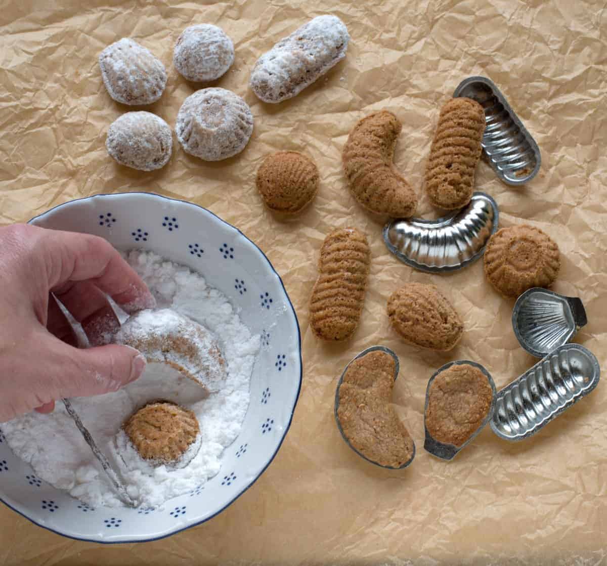 Coating the pracny cookies.