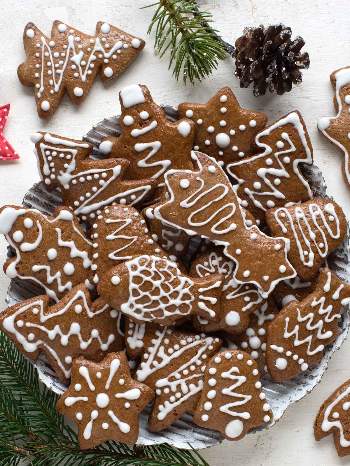 Pernicky Czech gingerbread cookies served on a platter.