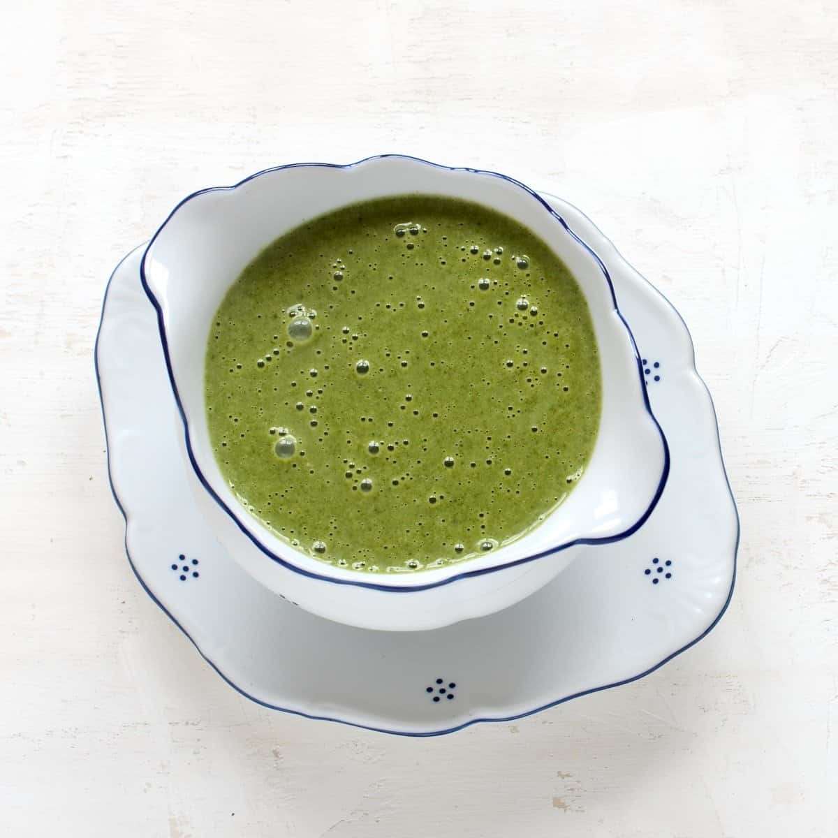 Green spinach sauce in a bowl.