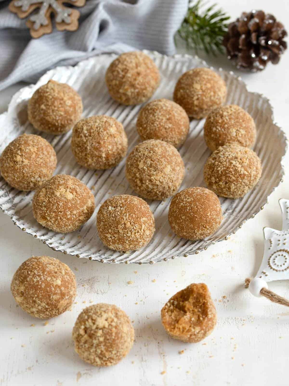 Honey Balls (Medovníkové koule), traditional Czech no-bake Christmas cookies, beautifully arranged on a cookie platter.