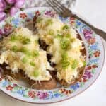 Two sliced of Czech Šumavská topinka on a plate.