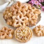 Fried and sugared rosettes.
