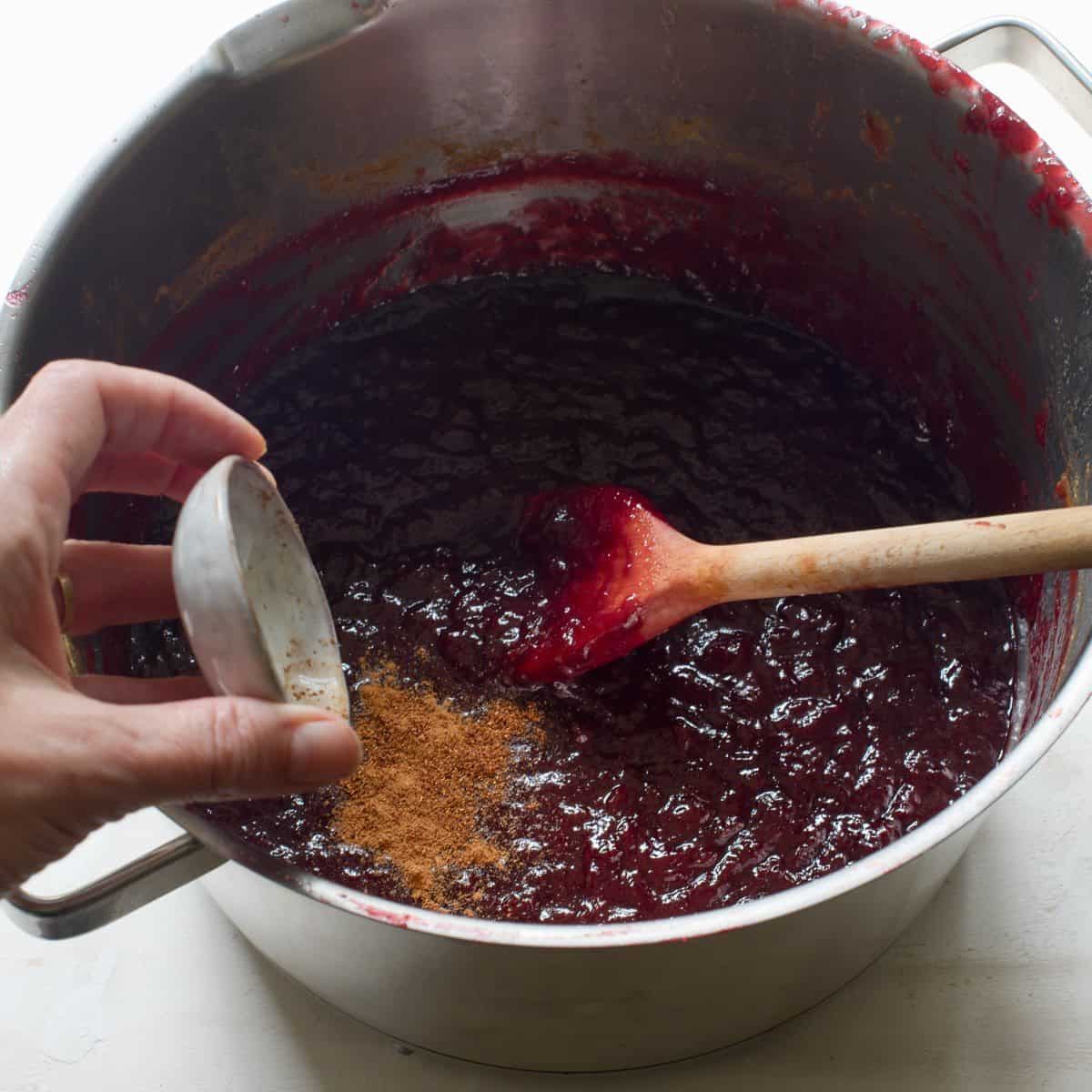 Spicing Czech povidla.