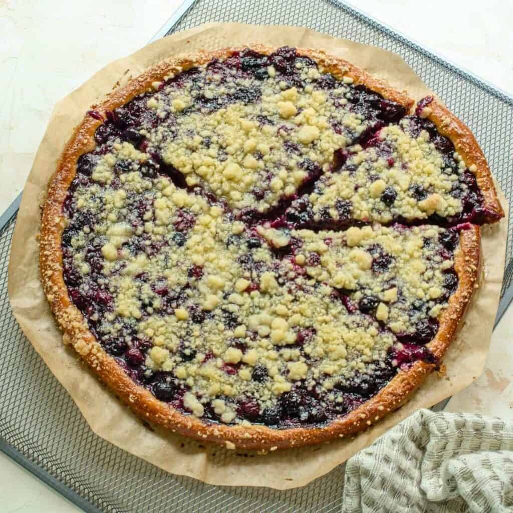 Wallachian frgál with blueberries.