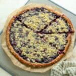 Wallachian frgál with blueberries.